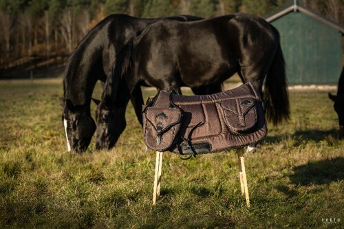 Product photo Endurance saddle pad with bags, 102x58cm 31